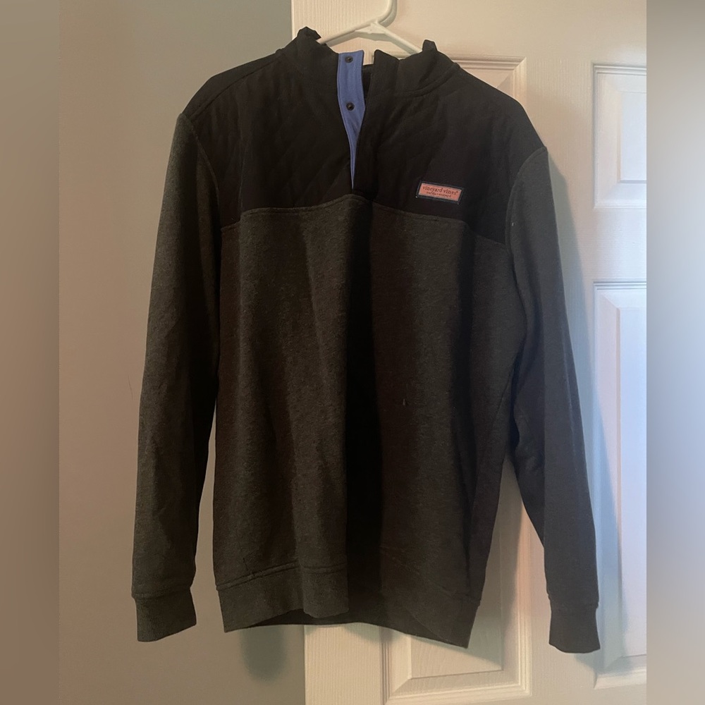 Vineyard vines men’s pullover with quilted and sweatshirt material
